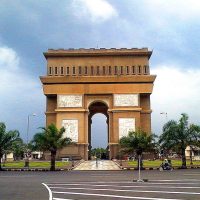 Monumen_Simpang_Lima_Gumul