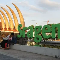 kolam-alun-alun-sragen-bikin-celaka-tak-ada-pagar-pengaman_m_172523
